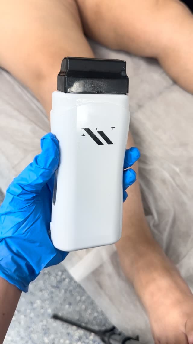 @thewaxroombyingrid using Nova roll-on wax